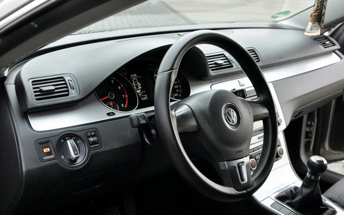 Volkswagen Passat CC cena 31900 przebieg: 247214, rok produkcji 2010 z Gołańcz małe 781